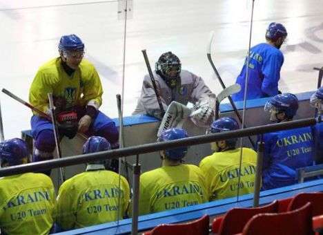 Украинская молодежка проиграла в первом матче хоккейного ЧМ-2016