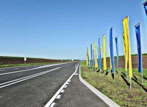 Порошенко пообещал вложить миллиарды в украинские дороги