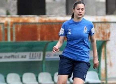 Футболистка вынесла с поля травмированную соперницу