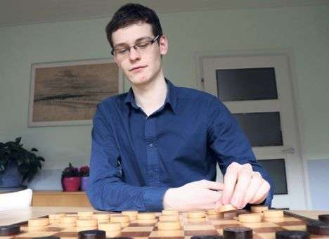 Голландец досрочно выиграл звание чемпиона мира по шашкам