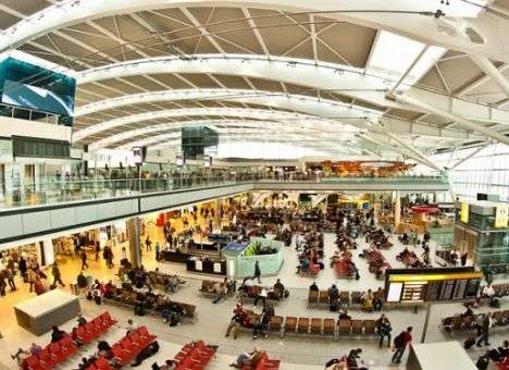 Сотрудники 18 британских аэропортов грозят забастовкой под Рождество