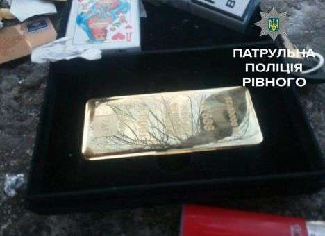 В Ровно полиция задержала мужчин с килограммом золота
