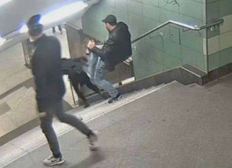 В берлинском метро гражданин Болгарии покалечил девушку (видео)