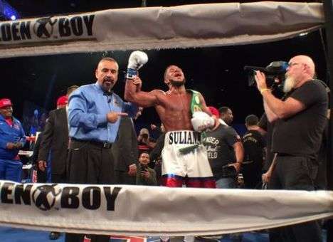 Украинский боксер потерпел первое поражение в карьере (ВИДЕО)