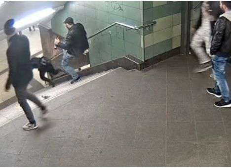 Полиция Германии задержала  напавшего на девушку в берлинском метро гражданина Болгарии