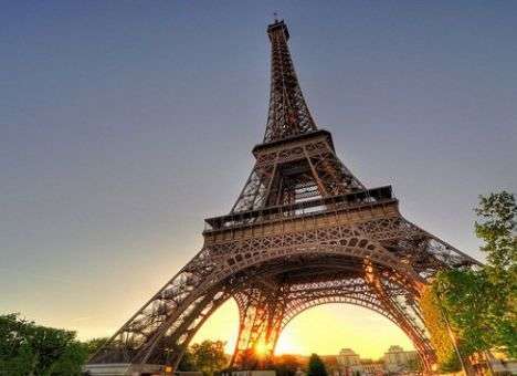 Эйфелева башня вновь открылась после забастовки
