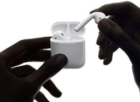 Apple предлагает платную замену наушника AirPods