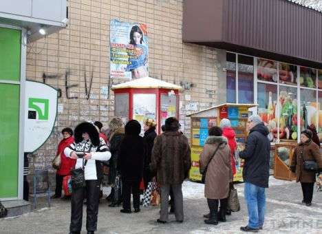 По всей Украине вкладчики Приватбанка штурмуют банкоматы (ФОТО/ВИДЕО)