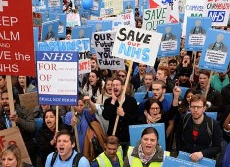 Великобританию парализовали забастовки