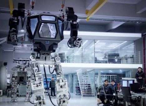 Корейцы показали робота с пилотом внутри (ВИДЕО)