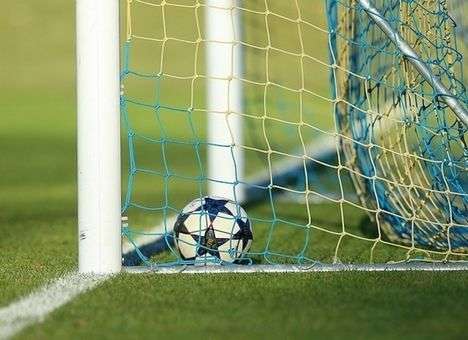 Известный защитник объявил о завершении карьеры