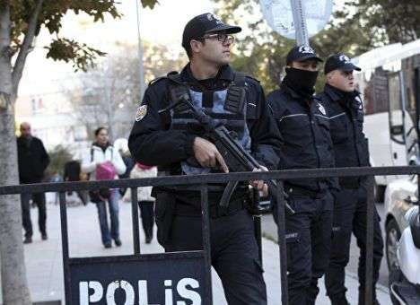 Вооруженный мужчина открыл стрельбу у американского посольства в Анкаре