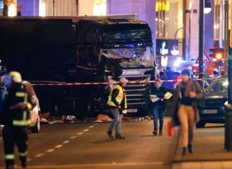 Полиция Германии ищет террориста из грузовика в больницах по ДНК