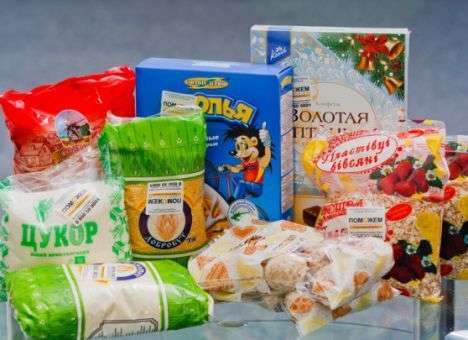 Жители Донбасса получают новогодние наборы от Штаба Рината Ахметова