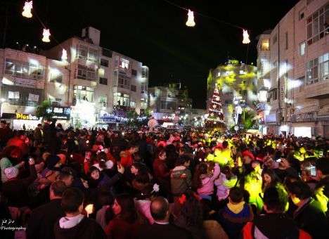 В центре Алеппо установлена ёлка