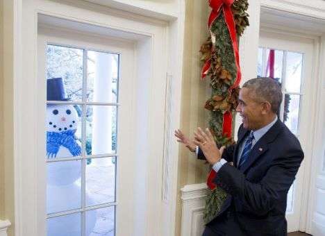 Сотрудники белого дома напугали Обаму снеговиками (фото)