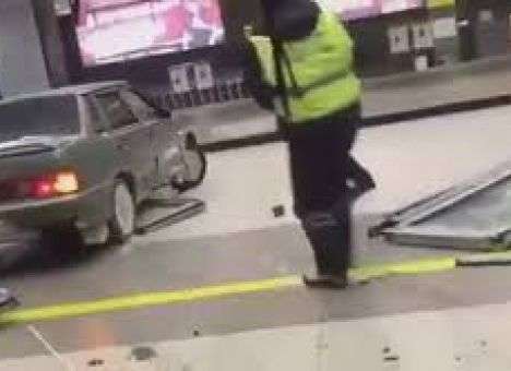 Водитель въехал в терминал аэропорта Казани