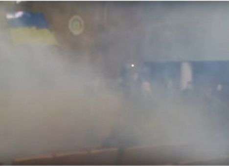 В Днепре на выборах бросили дымовую шашку