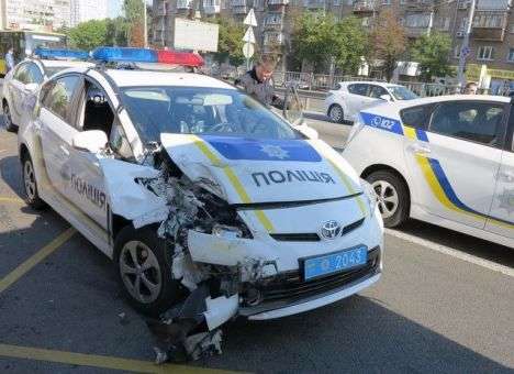 За год в ДТП пострадали 439 патрульных авто