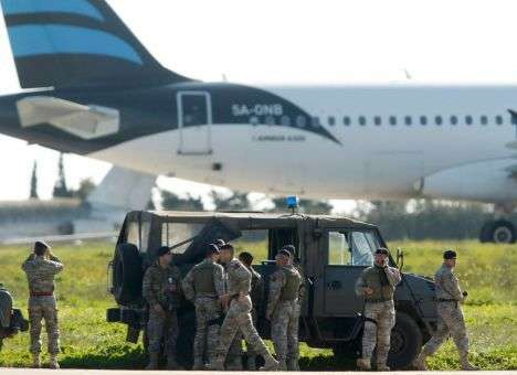Обнародовано видео с захваченным самолетом на Мальте