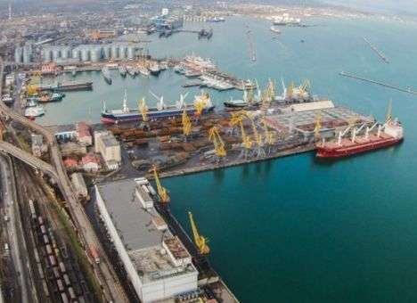 Нардепы требуют от Гройсмана разобраться, кто управляет портами Кабмин или Фаермарк (документ)