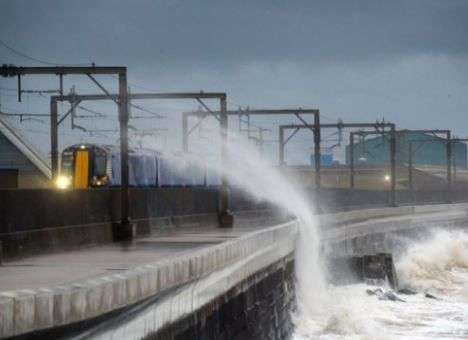 В Шотландии разбушевался ураган «Барбара» (фото)