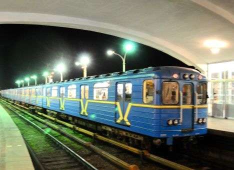 На Новый год и Рождество столичное метро будет работать на 3 часа дольше