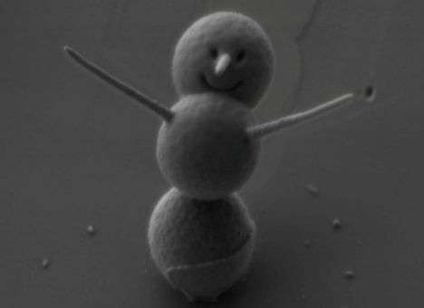 Ученые слепили самого маленького снеговика в мире