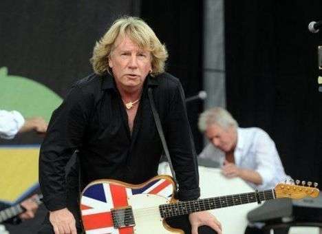 Гитарист группы Status Quo Рик Парфитт скончался на 69-м году жизни ( Видео )