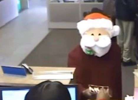 В США человек  в маске Санта-Клауса ограбил  банк