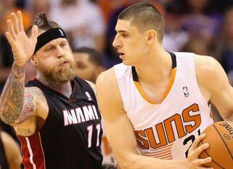 Украинец набрал 8 очков в очередном матче НБА