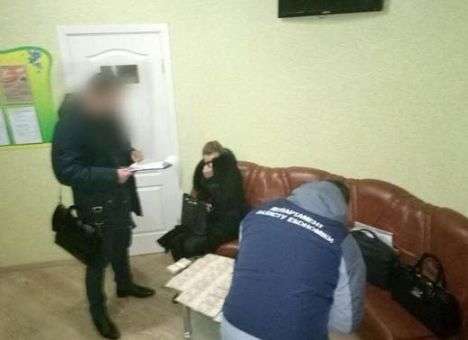В Запорожье на взятке в 20 тысяч гривен попался прокурор