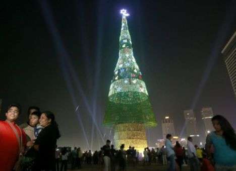 Шри-Ланка претендует на то, что стала обладательницей самой высокой в мире искусственной елки