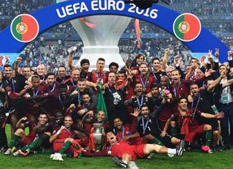 Наставник Португалии признан лучшим тренером сборных