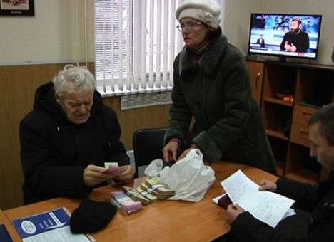 В Днепре полиция вернула пенсионеру 80 тыс. грн, которые он забыл в магазине