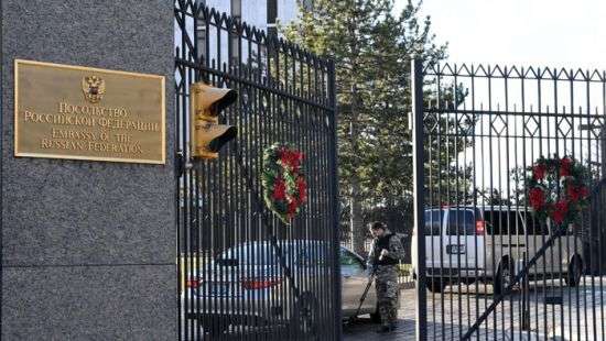 США спешно покидают 96 граждан РФ