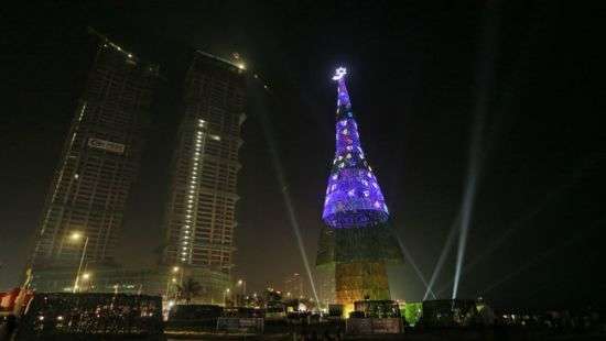 В Шри-Ланке соорудили самую большую искусственную елку в мире