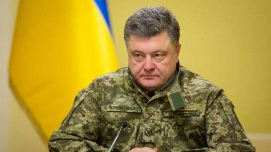 Порошенко пообещал повысить зарплаты военным в зоне АТО