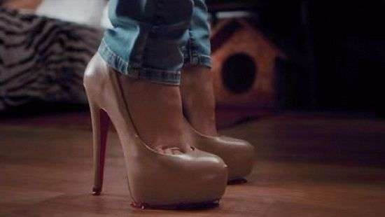 Названы самые надоедливые песни ушедшего года