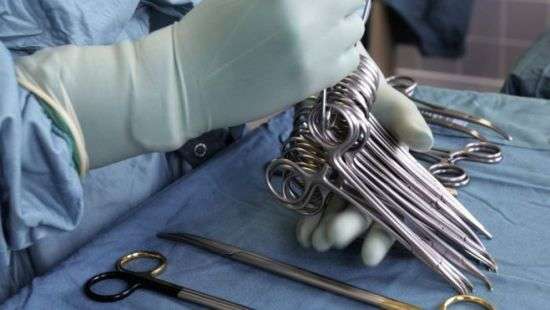 Вьетнамец 18 лет прожил с ножницами в животе