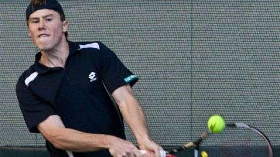 Украинец уступил теннисисту-великану в Дохе