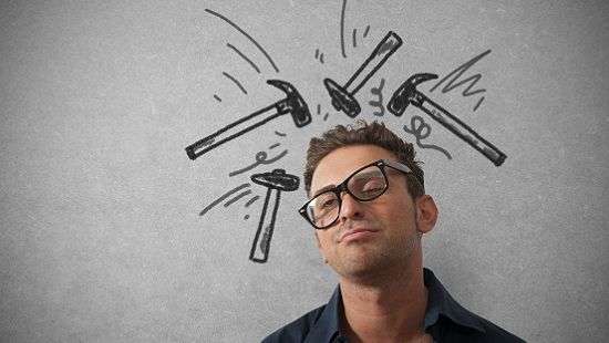 Дефицит, какого витамина в организме вызывает головные боли, выяснили специалисты