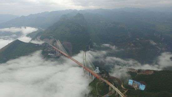 В Китае открыли самый высокий в мире мост