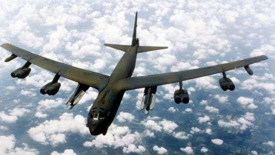 В США бомбардировщик потерял двигатель во время полета