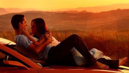 Назван идеальный возраст для первых интимных отношений