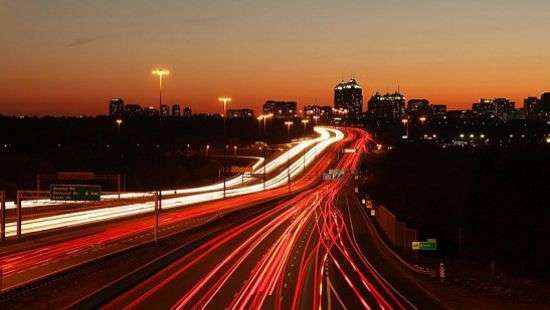 Какую болезнь вызывают оживленные автомагистрали, рассказали неврологи