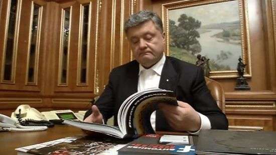 Порошенко рассказал, какие книги ему понравились в 2016 году