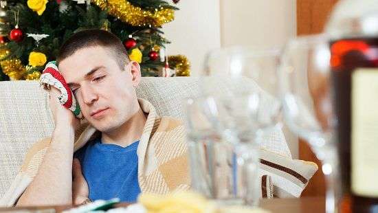 Как излечиться от похмелья, рассказали специалисты