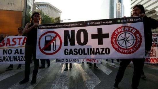 В Мексике призывают  к отставке президента из-за подорожавшего бензина