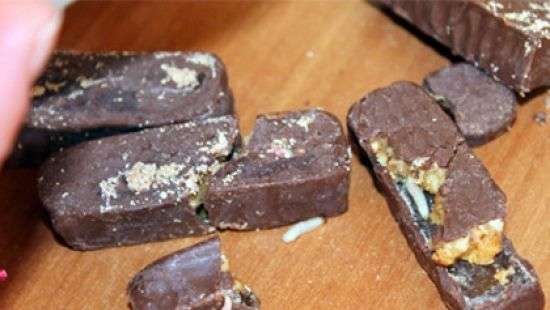 В Иркутске губернатор подарил многодетным семьям конфеты с червями (видео)